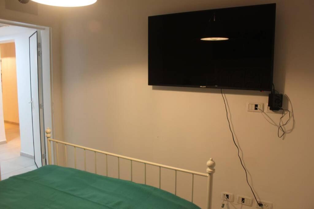 נוף הארבל עם חלון לכינרת Apartment มิกดาล ภายนอก รูปภาพ
