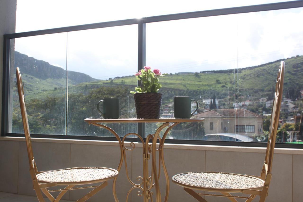 נוף הארבל עם חלון לכינרת Apartment มิกดาล ภายนอก รูปภาพ