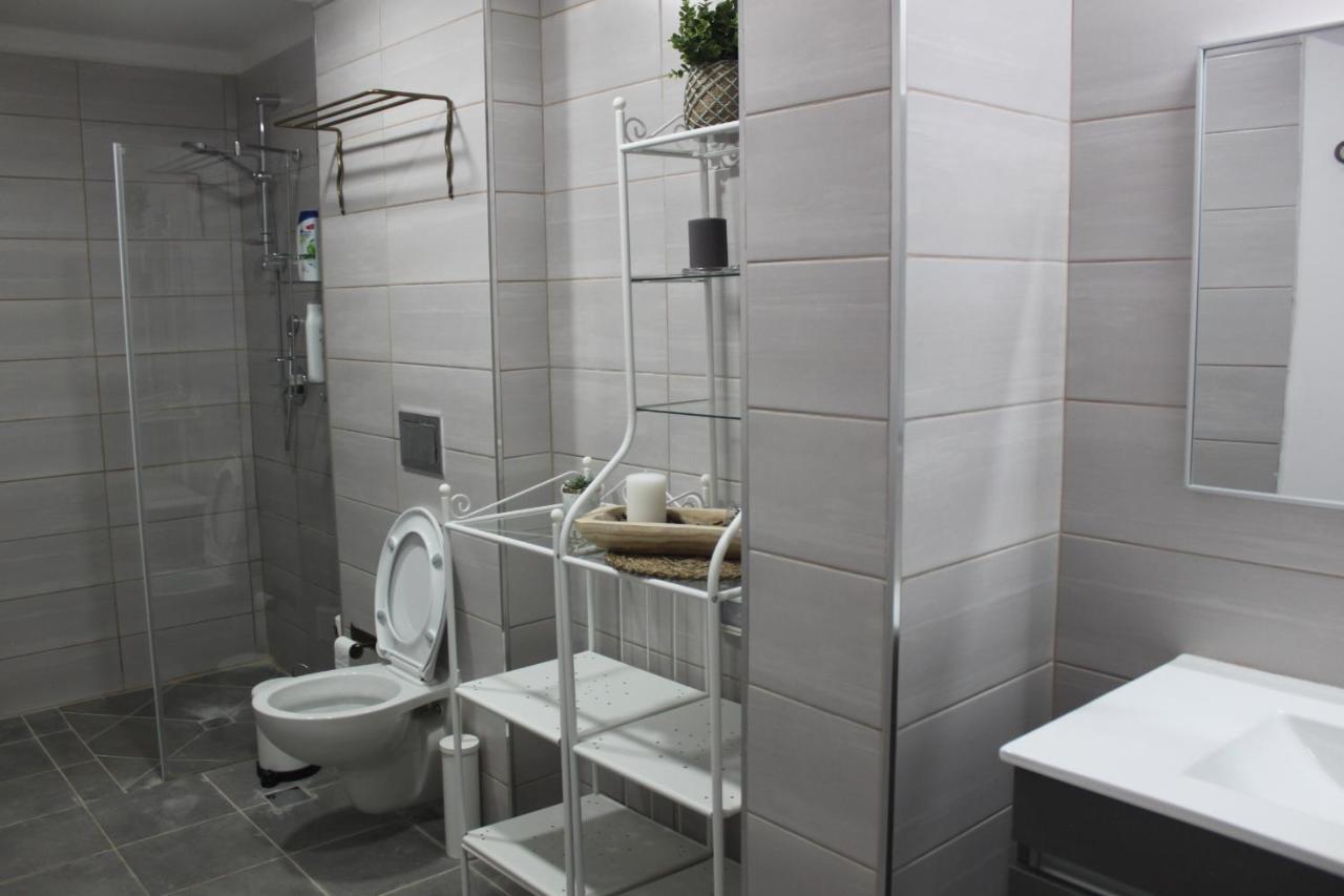 נוף הארבל עם חלון לכינרת Apartment มิกดาล ภายนอก รูปภาพ