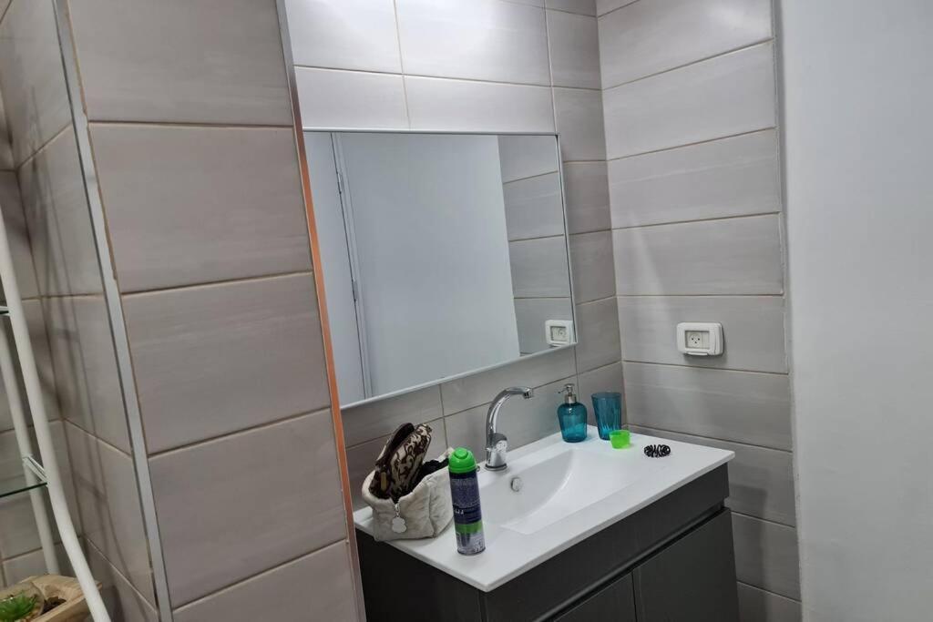 נוף הארבל עם חלון לכינרת Apartment มิกดาล ภายนอก รูปภาพ