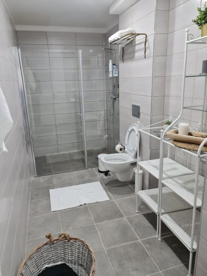נוף הארבל עם חלון לכינרת Apartment มิกดาล ภายนอก รูปภาพ