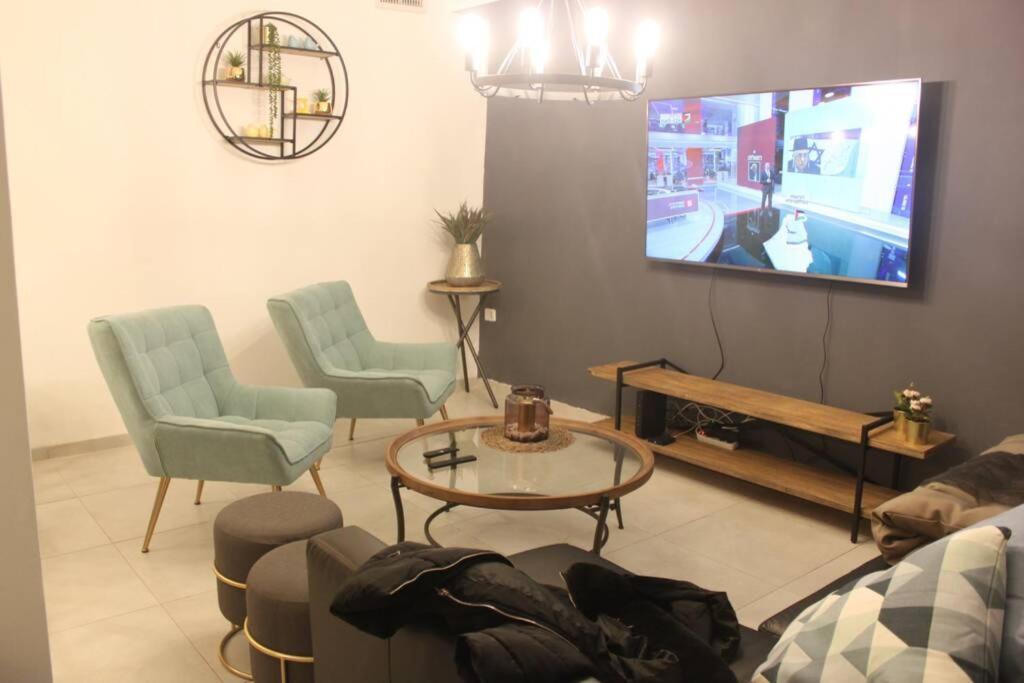 נוף הארבל עם חלון לכינרת Apartment มิกดาล ภายนอก รูปภาพ
