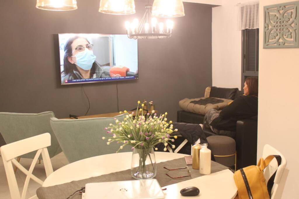 נוף הארבל עם חלון לכינרת Apartment มิกดาล ภายนอก รูปภาพ
